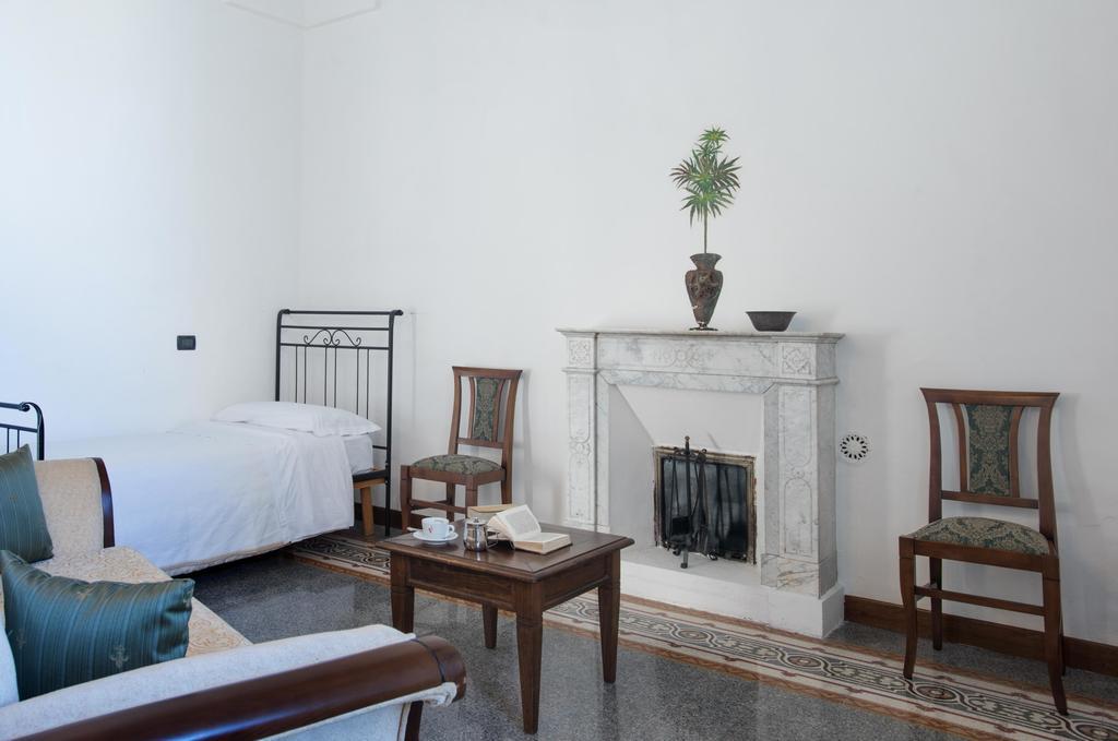 Palazzo Scarciglia - Dimora D'Epoca Bed and Breakfast Minervino di Lecce Δωμάτιο φωτογραφία