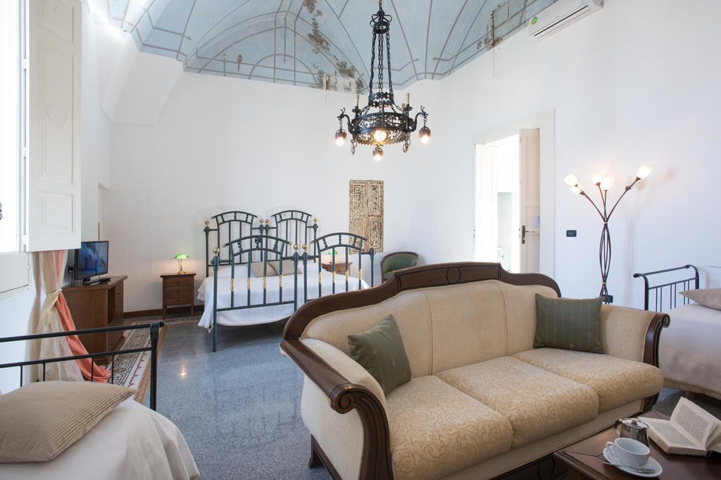 Palazzo Scarciglia - Dimora D'Epoca Bed and Breakfast Minervino di Lecce Δωμάτιο φωτογραφία