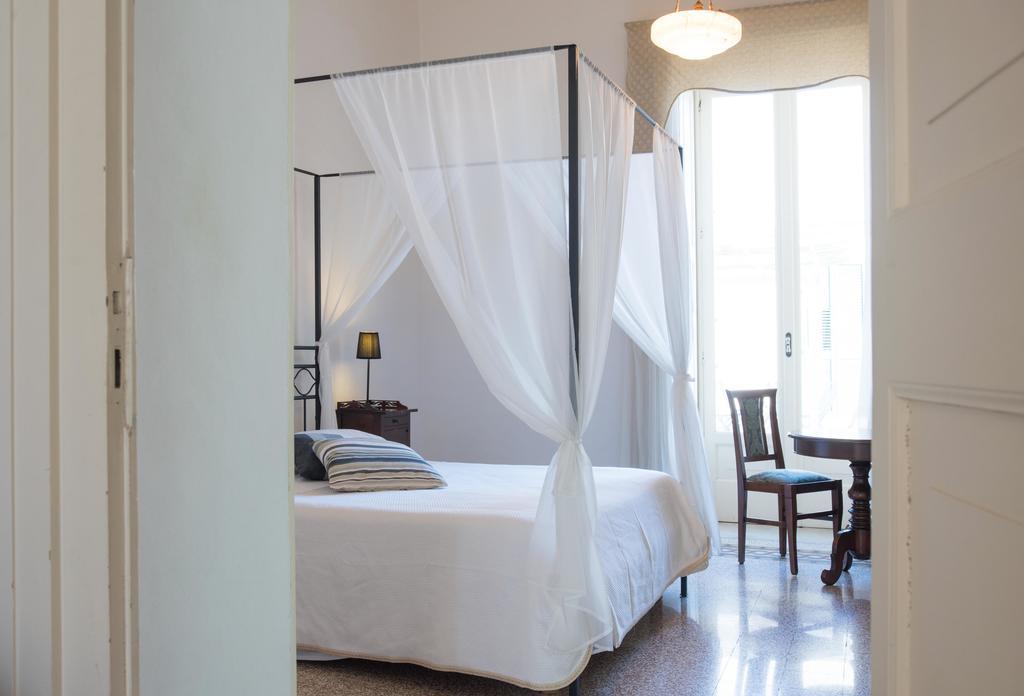 Palazzo Scarciglia - Dimora D'Epoca Bed and Breakfast Minervino di Lecce Δωμάτιο φωτογραφία
