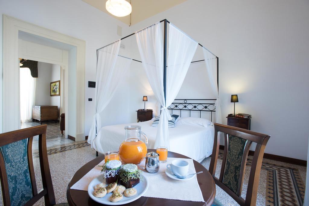 Palazzo Scarciglia - Dimora D'Epoca Bed and Breakfast Minervino di Lecce Εξωτερικό φωτογραφία