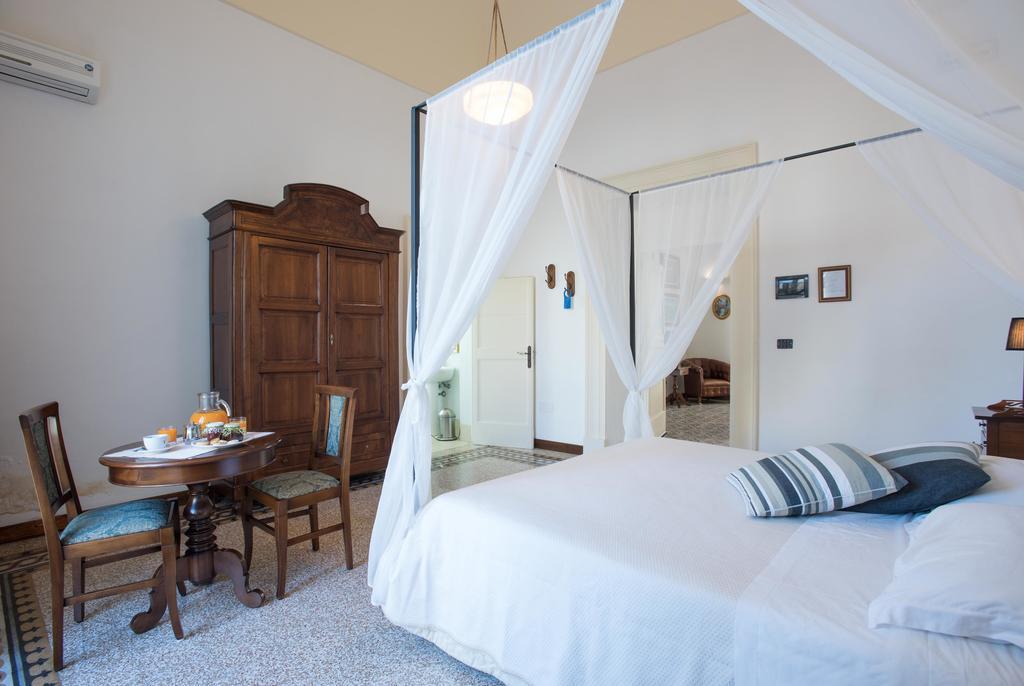 Palazzo Scarciglia - Dimora D'Epoca Bed and Breakfast Minervino di Lecce Εξωτερικό φωτογραφία