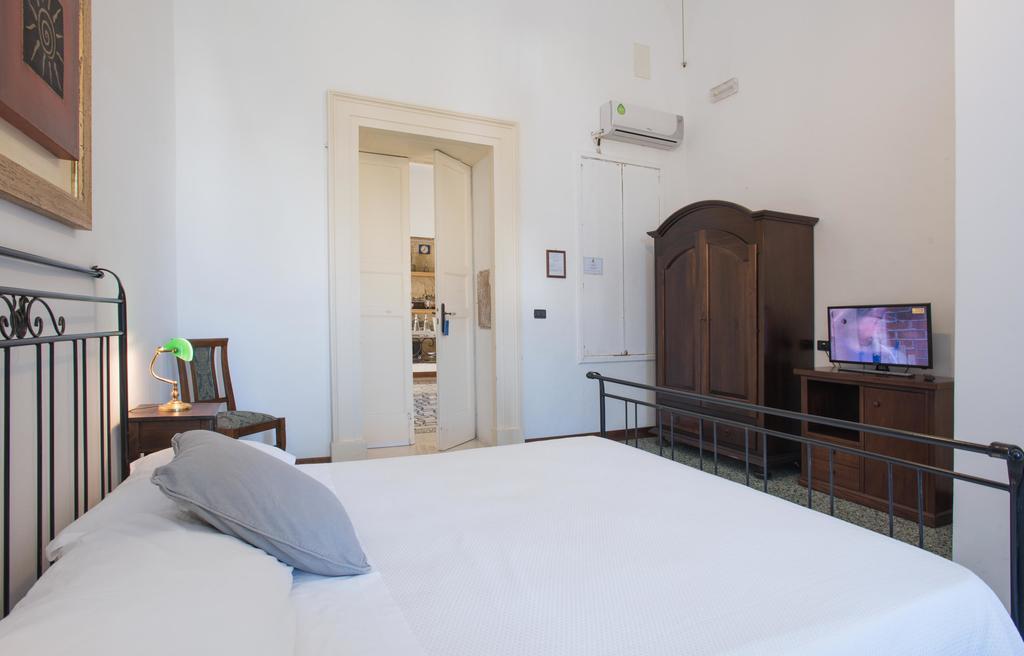 Palazzo Scarciglia - Dimora D'Epoca Bed and Breakfast Minervino di Lecce Δωμάτιο φωτογραφία